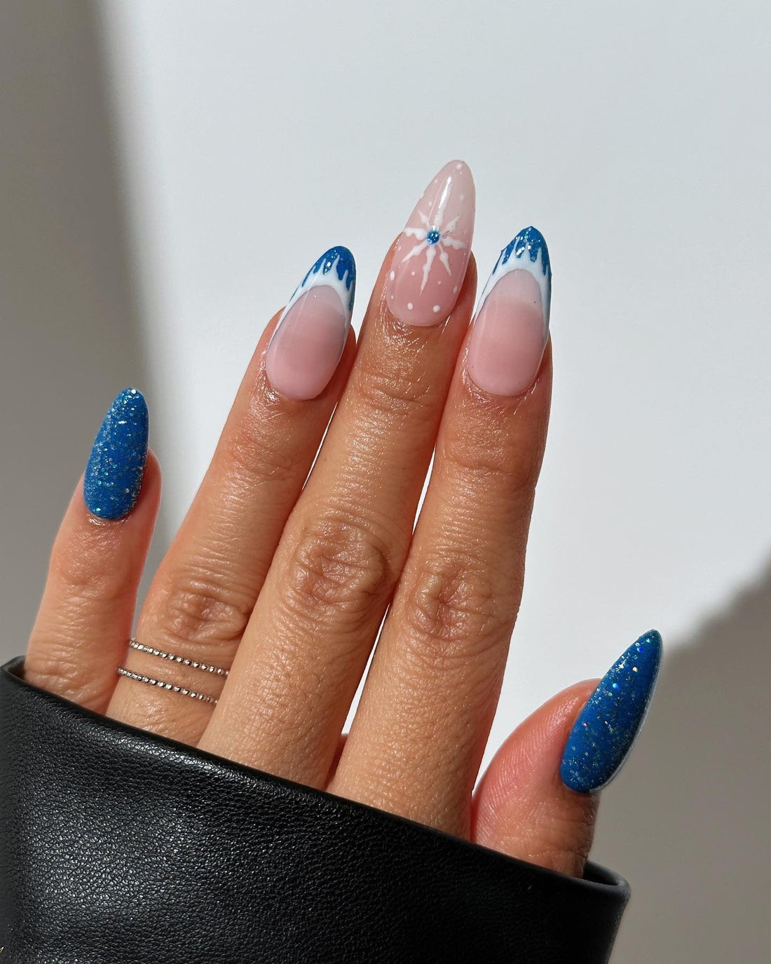 15. Must-See Blue Winter Nail Ideas for 2025