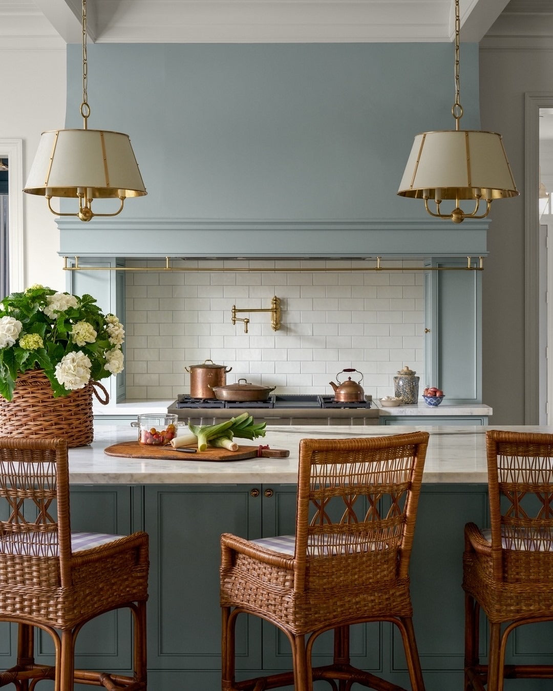 15 Rich and Polished Old Money Kitchen Ideas for 2025