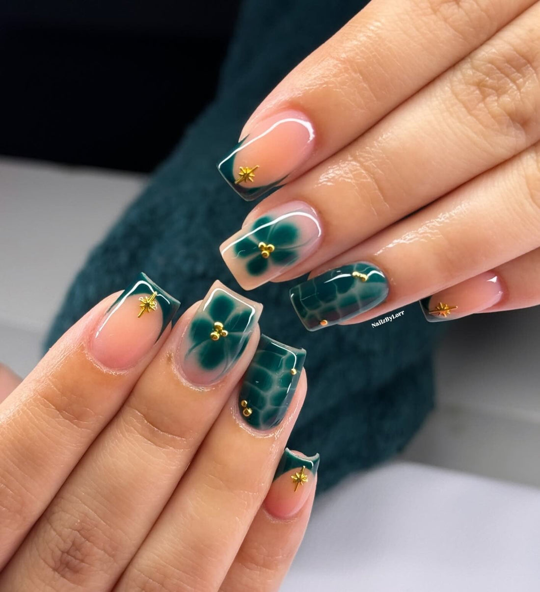 15 Trending Holographic Nail Ideas 2026