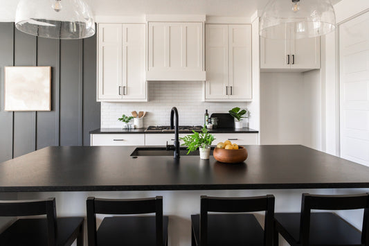 15 Gorgeous White and Black Kitchens 2026