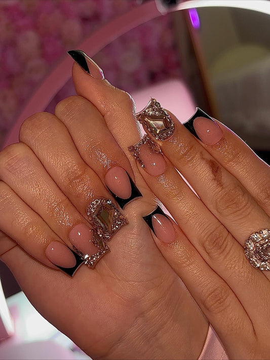 15 Trendy Black, White and Gold Nail Ideas 2026