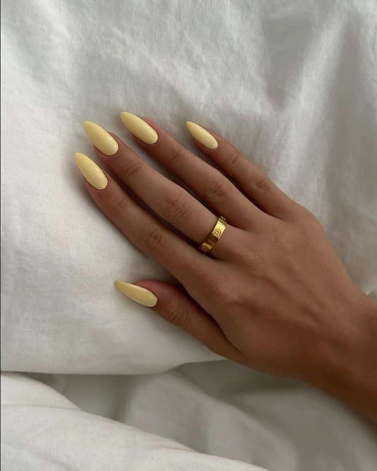 15 Trendy Butter Yellow Nails 2026