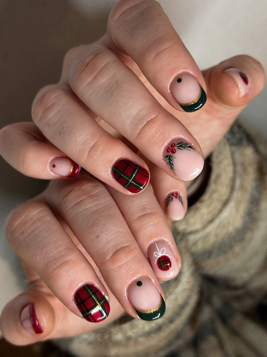 15 Trendy Christmas Lights Nail Ideas 2026