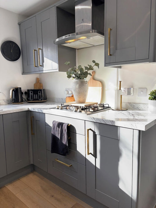 15 Modern Grey and White Kitchens 2026