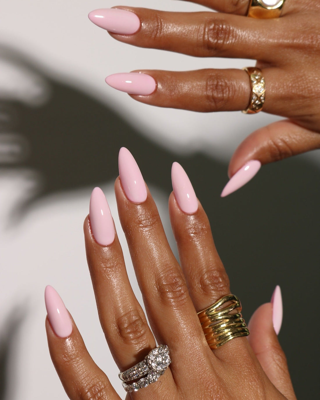 15 Gorgeous Winter Almond Nail Ideas