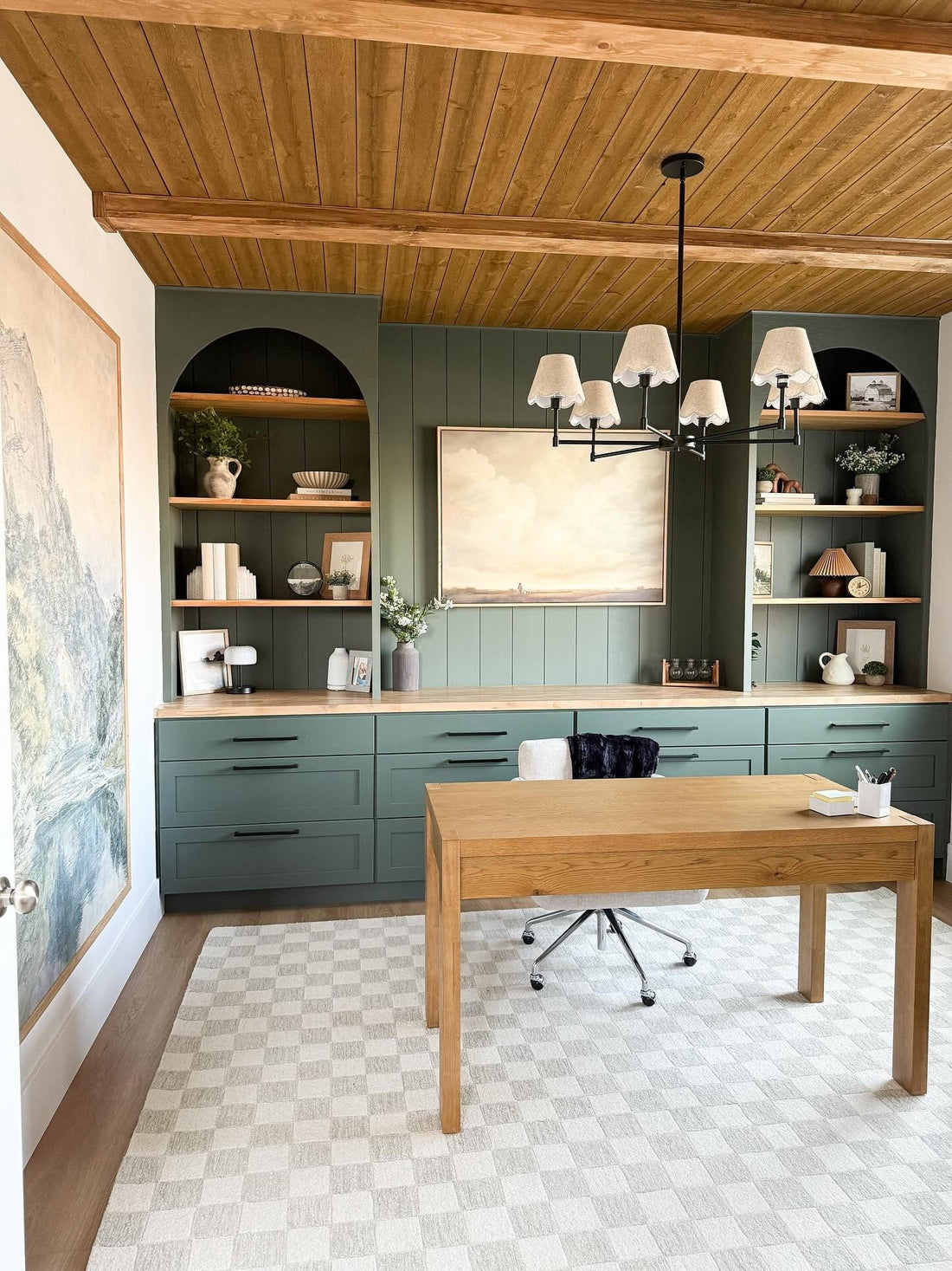 15. Cozy White and Gold Office Ideas