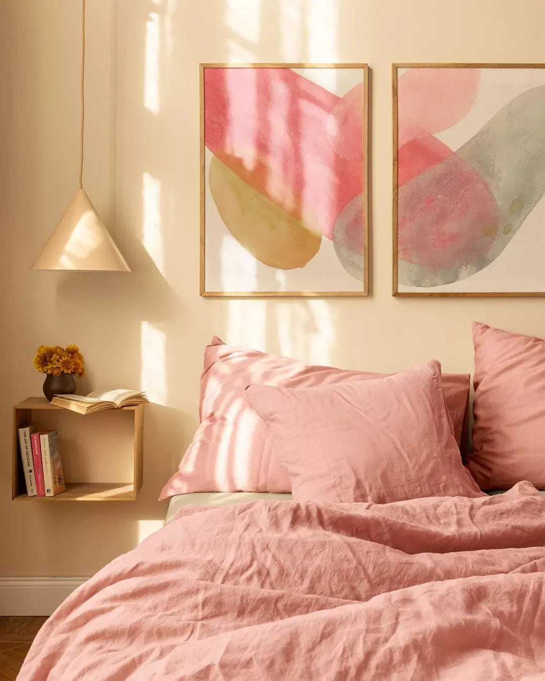 15 Dreamy Pink and Gold Bedroom Ideas 2026