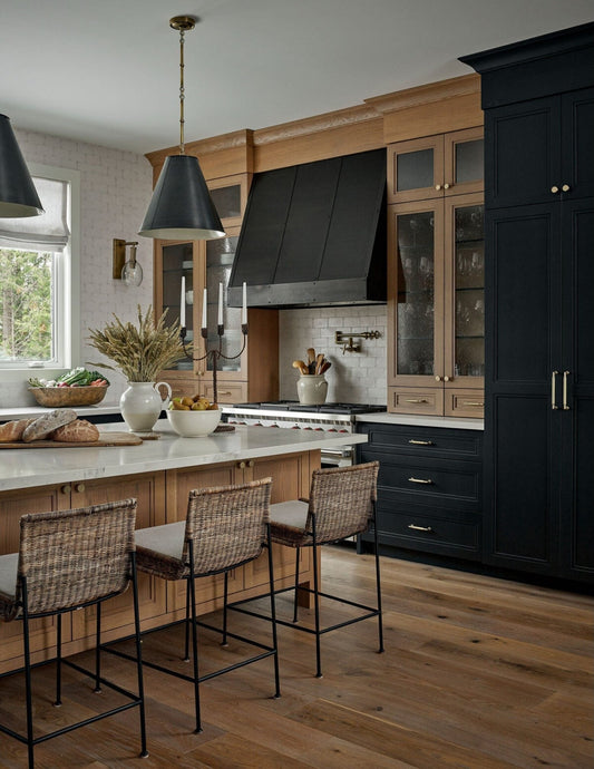 15 Inspiring Black and Wood Kitchens 2026