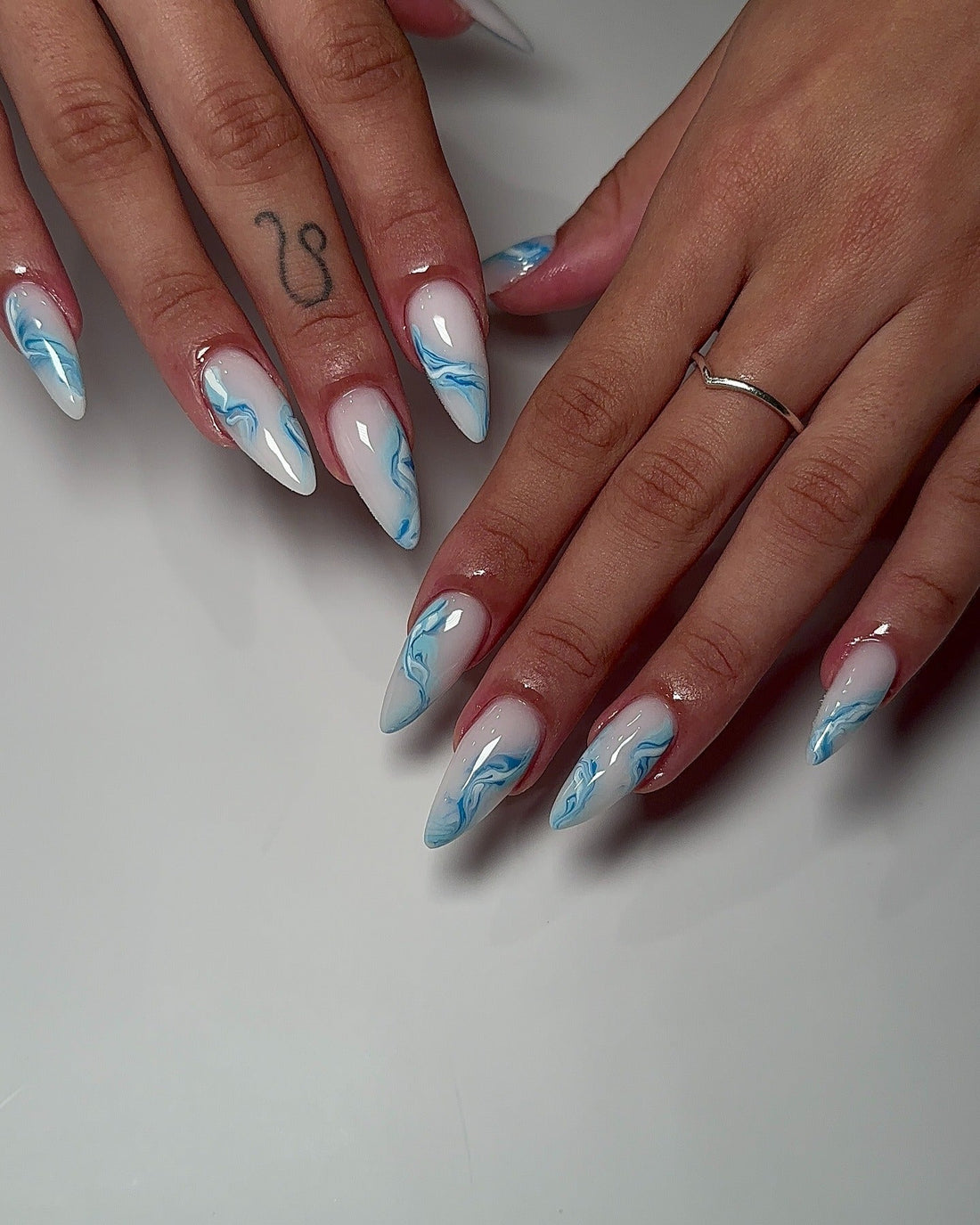 15 Fresh Wavy Nail Ideas 2026