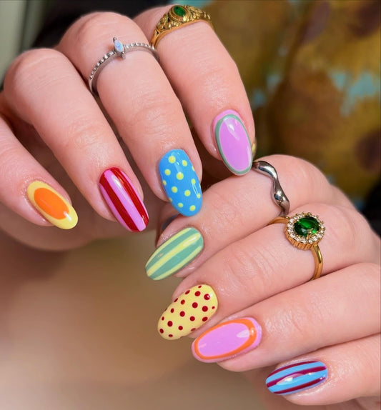 15 Stylish Groovy Nail Ideas 2026