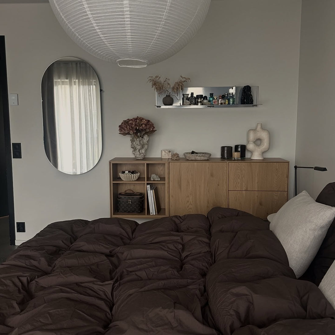 15 Clean Grey, White and Black Bedroom Ideas