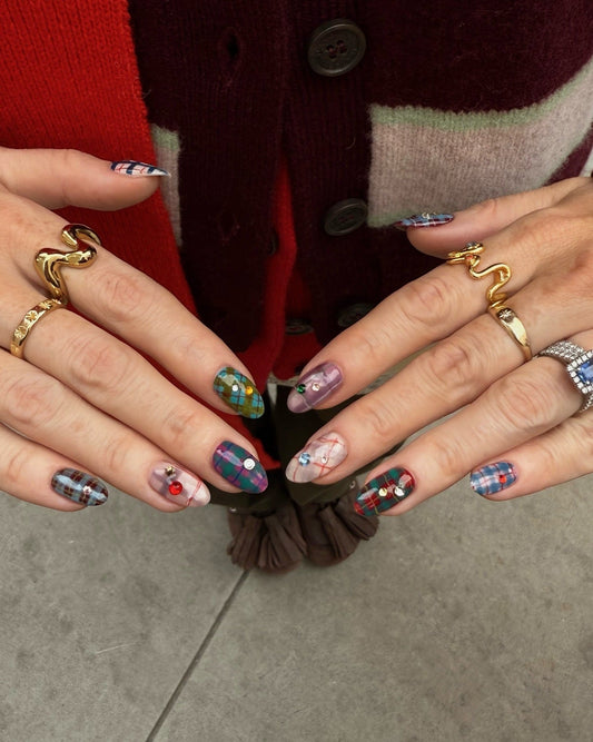 15 Trending Feather Nail Ideas for 2026