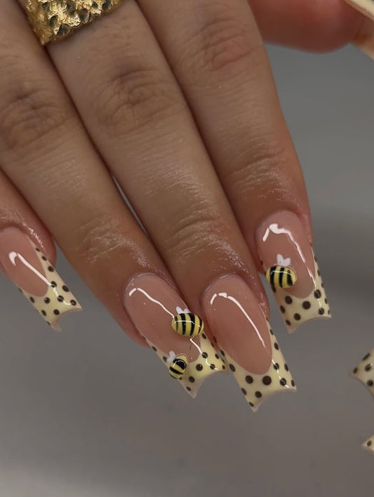 15 Bee Nail Ideas Worth Saving in 2026