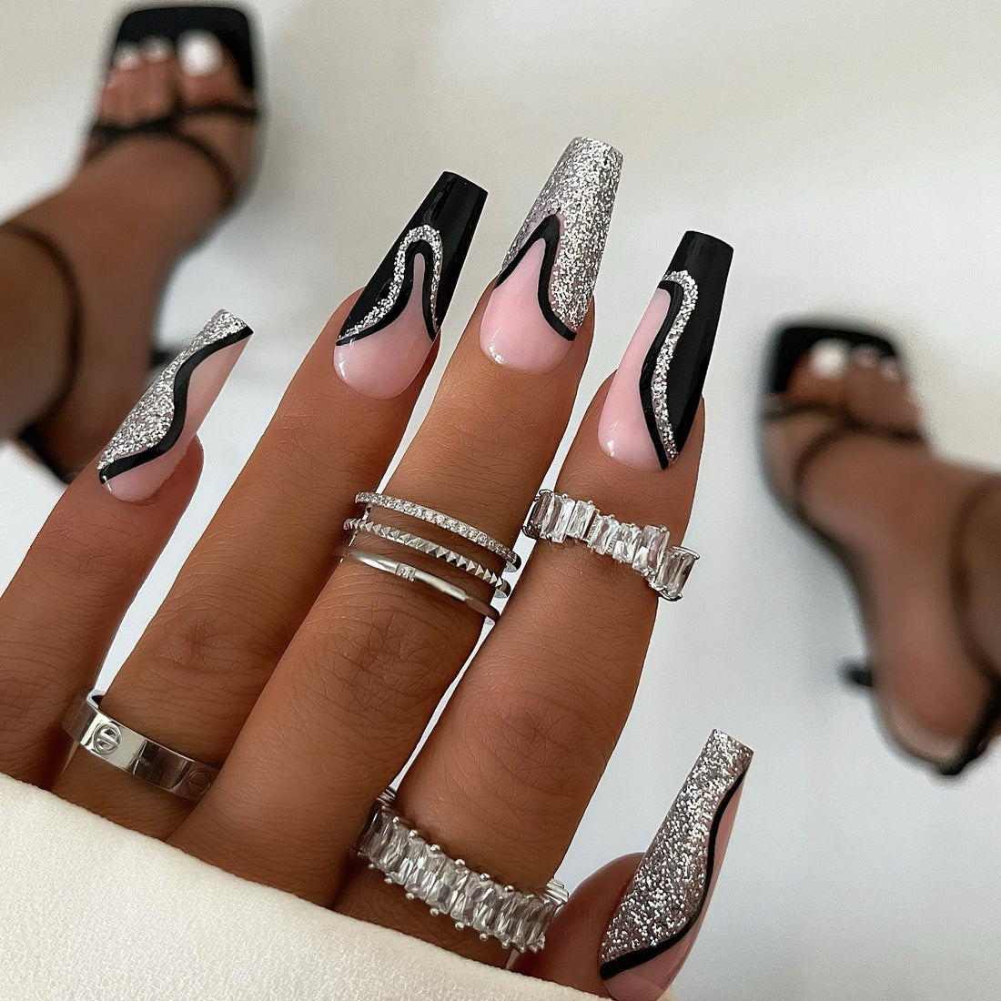15 Sleek Black and Silver Nail Concepts