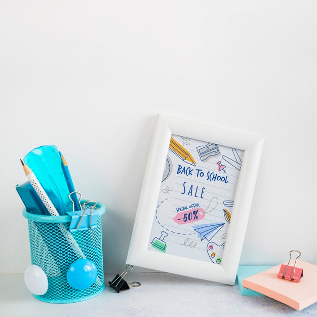 Free Arrangement With Back To School Sale And Frame Psd