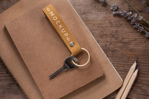 Free Beautiful Accessories Mockup In Real Context Psd