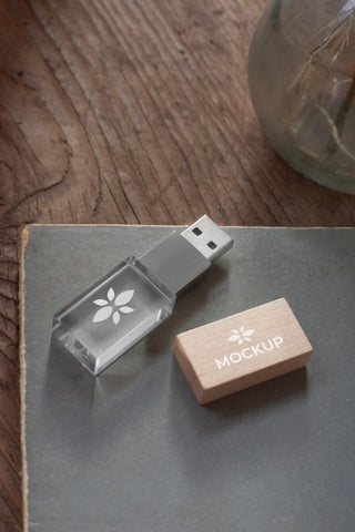 Free Beautiful Accessories Mockup In Real Context Psd