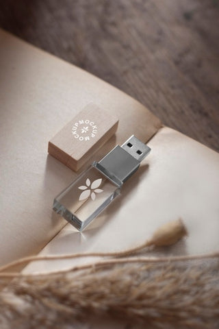 Free Beautiful Accessories Mockup In Real Context Psd