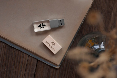 Free Beautiful Accessories Mockup In Real Context Psd