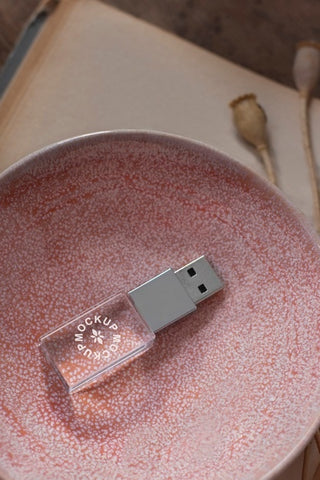 Free Beautiful Accessories Mockup In Real Context Psd