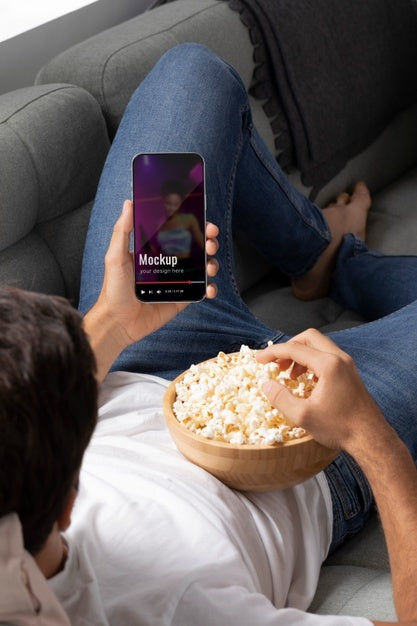 Free Close Up Man Holding Phone And Eating Popcorn Psd
