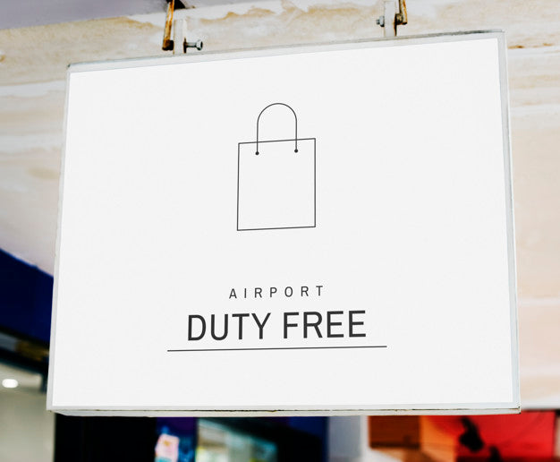 Free Closeup Of A White Hanging Signboard Mockup Psd