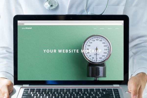 Free Doctor Holding Laptop Mockup For Website Psd