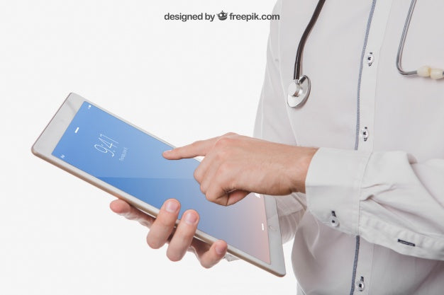 Free Doctor'S Hands With Tablet'S Mock Up Psd