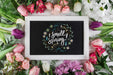Free Flat Lay Slate Mockup With Spring Concept Psd