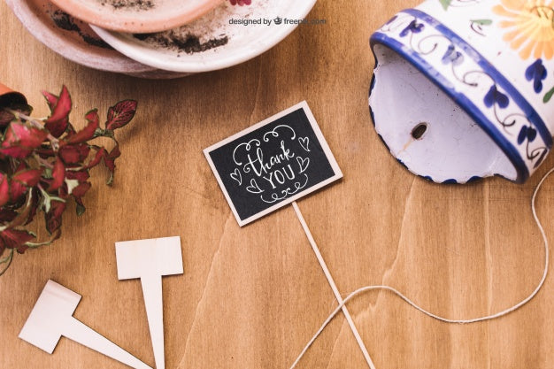 Free Gardening Mockup With Tags Psd