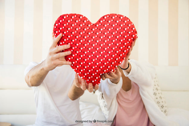 Free Lovely Couple In Valentines Psd