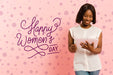 Free Medium Shot Woman Holding A Tablet Psd
