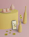 Free Mock-Up 3D Vases With Phone On Table Psd
