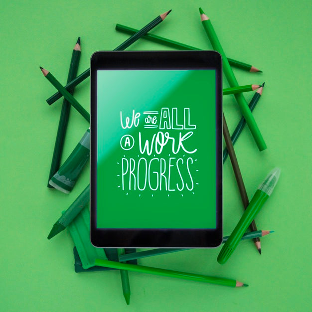 Free Mock-Up Modern Tablet For Artistic Work Psd