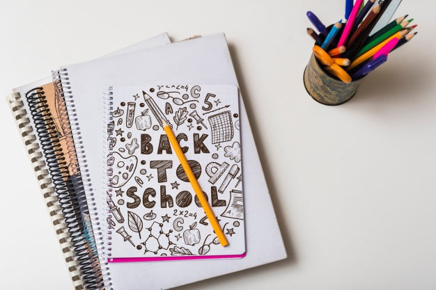 Free Notepad Mockup With Back To School Concept Psd