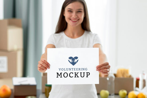 Free Smiley Female Volunteer Holding Blank Paper Psd