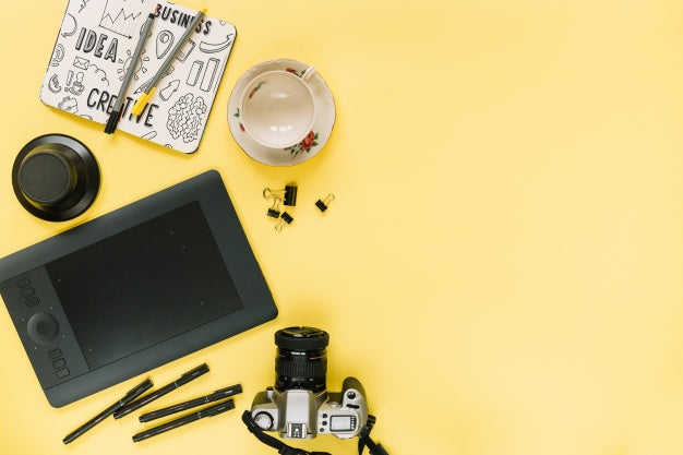 Free Social Media And Internet Mockup With Camera And Copyspace Psd