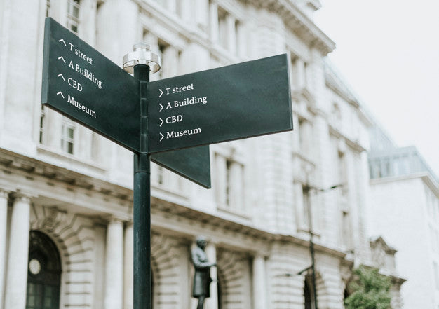 Free Street Post Mockup In The City Psd