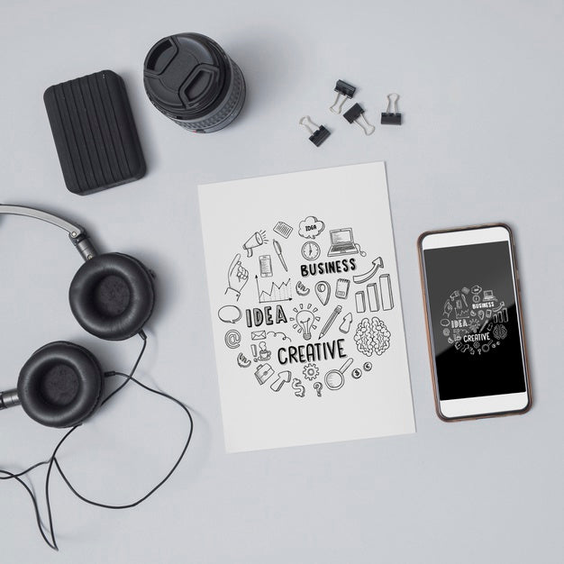 Free Top View Clipboard With Headphones Psd