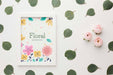 Free Top View Of Frame With Roses And Leaves Psd